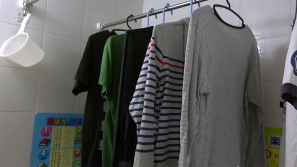 Phơi quần áo ở nơi thiếu ánh sáng