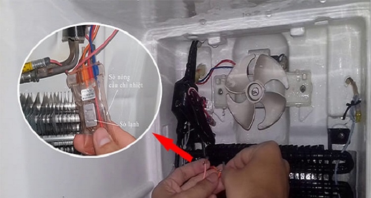 Tủ lạnh đóng tuyết do sò lạnh không thông mạch