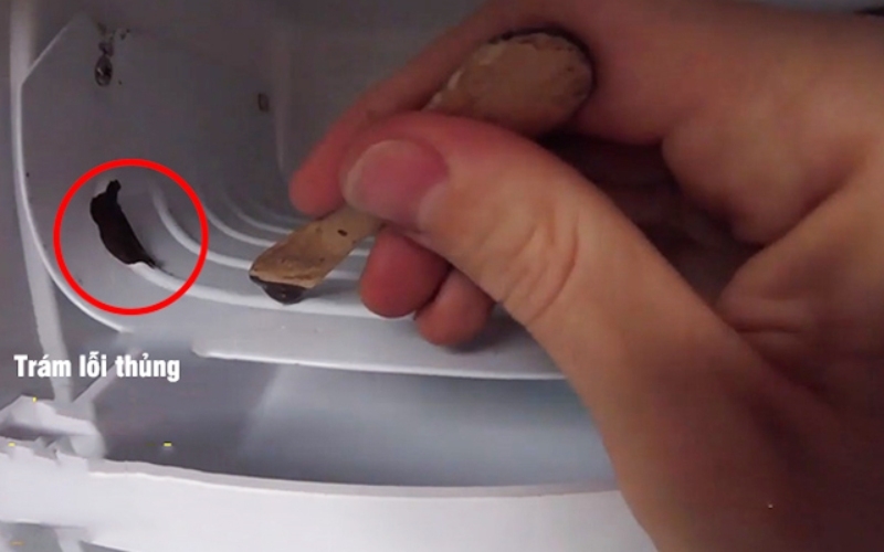 Tủ lạnh mini bị thủng ngăn đá hình 4