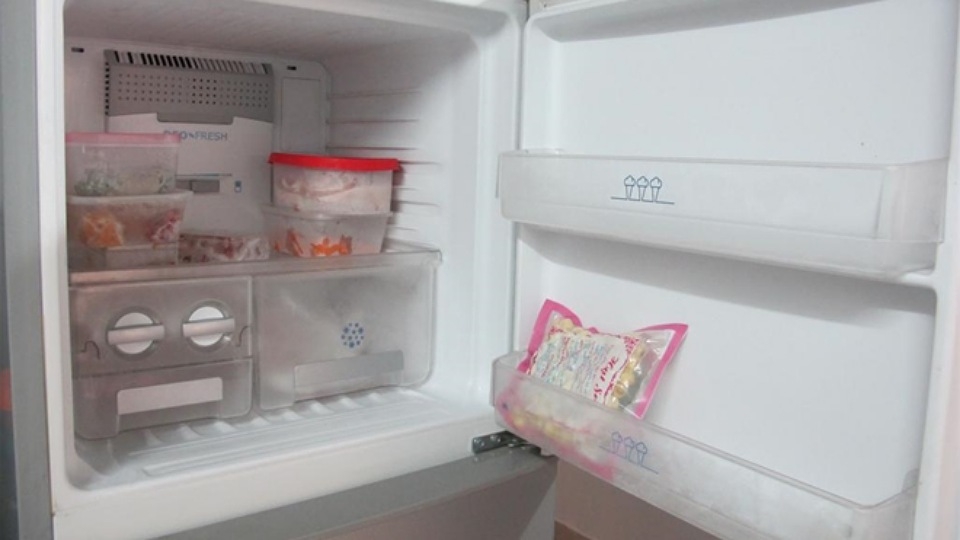 Ngăn mát tủ lạnh chứa thực phẩm