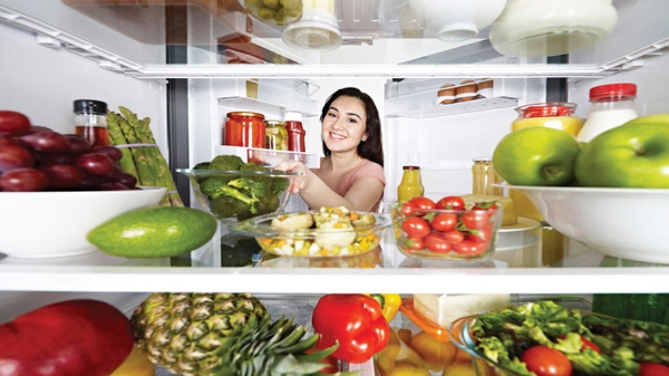 Sắp xếp các món đồ trong ngăn mát hợp lý