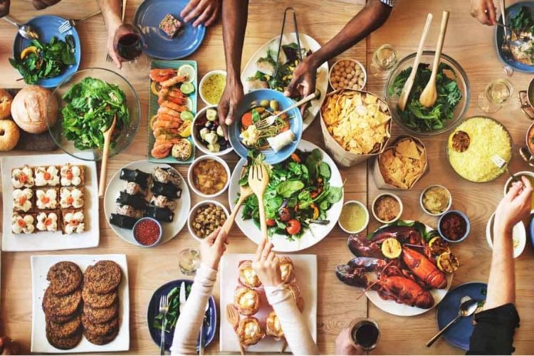 Thức ăn nấu chín để ngoài được bao lâu