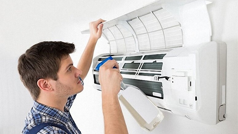 Vệ sinh máy lạnh thường xuyên