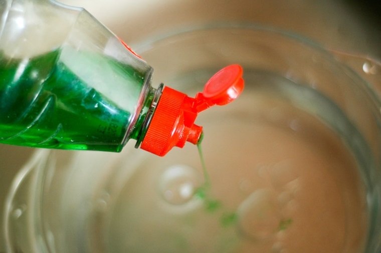 cách vệ sinh bình giữ nhiệt inox 3