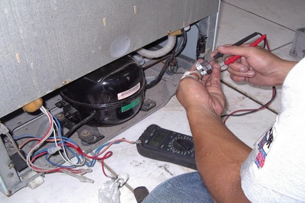 Lỗi tủ lạnh kêu rè rè là lỗi gì? Nguyên nhân và cách khắc phục hiệu quả nhất 1