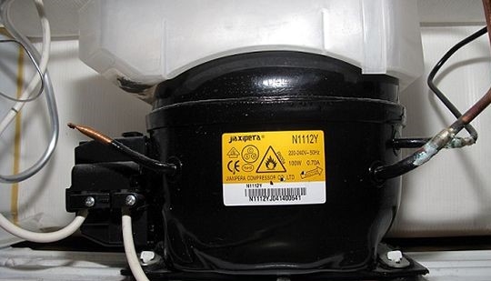 Lỗi tủ lạnh kêu rè rè là lỗi gì? Nguyên nhân và cách khắc phục hiệu quả nhất 3