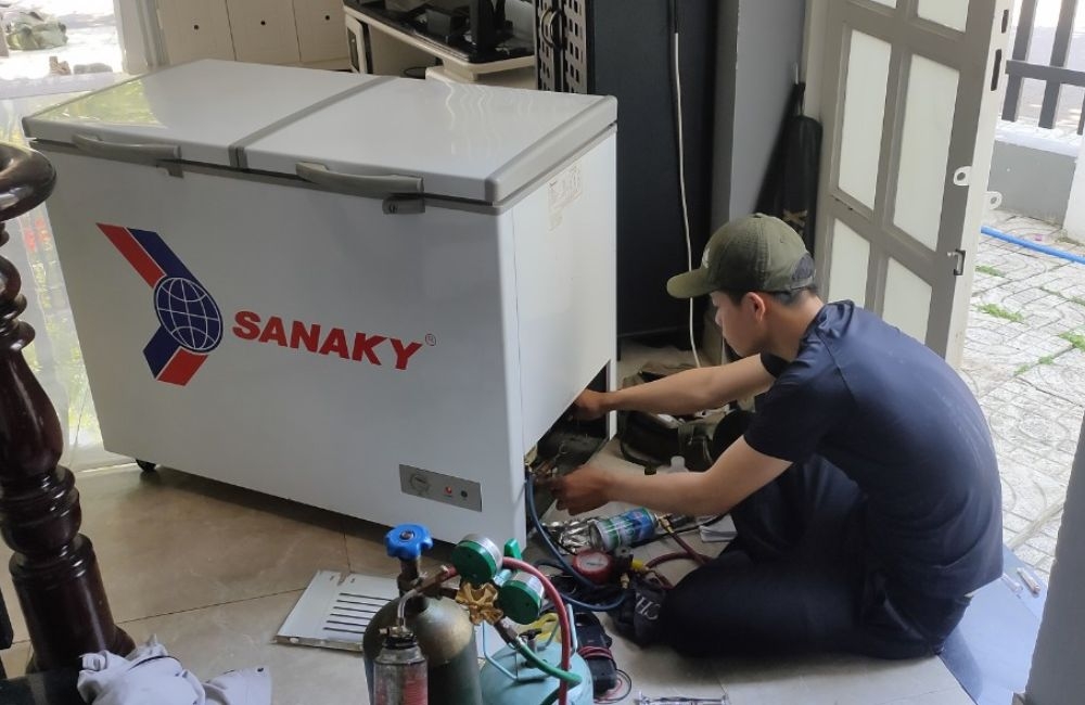 Vệ sinh và bảo dưỡng tủ đông