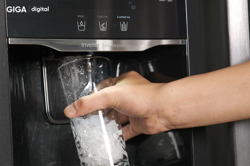 Vệ sinh vòi lấy nước của tủ lạnh lấy nước ngoài 12