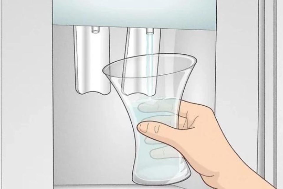 Vệ sinh vòi lấy nước của tủ lạnh lấy nước ngoài 3