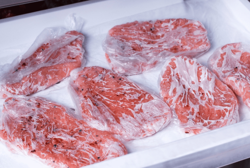 Đảm bảo luôn bọc thịt thật kỹ trước khi cho vào tủ lạnh