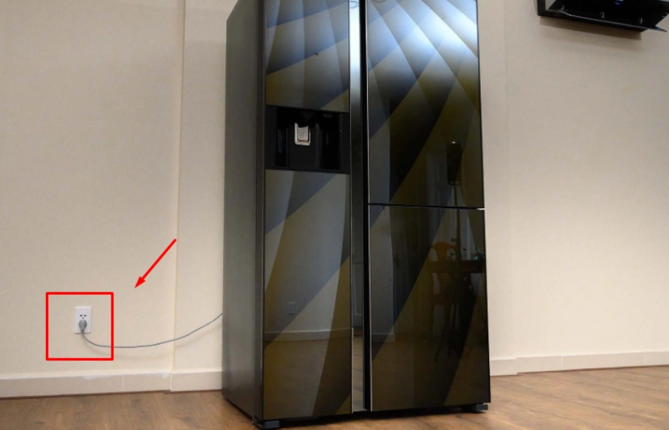 Không nên rút nguồn điện tủ lạnh quá thường xuyên