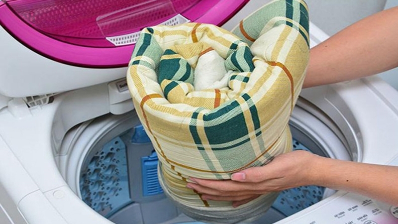 cách giặt chăn mền bằng máy giặt đúng cách 5