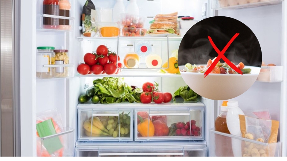 Không để thức ăn nóng vào tủ lạnh