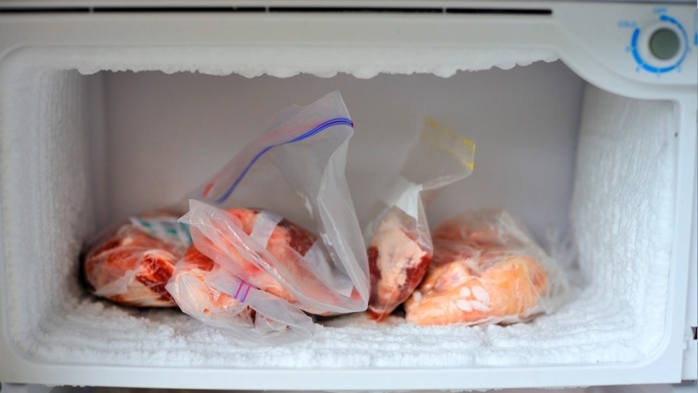 cách vệ sinh ngăn đá tủ lạnh 2