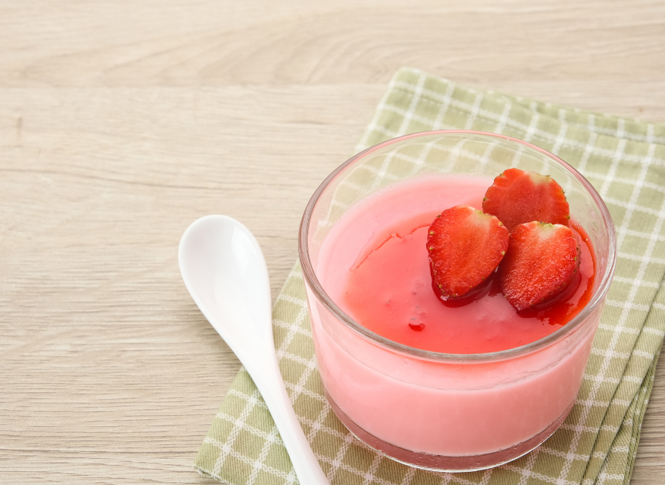 Pudding sữa chua dâu tây