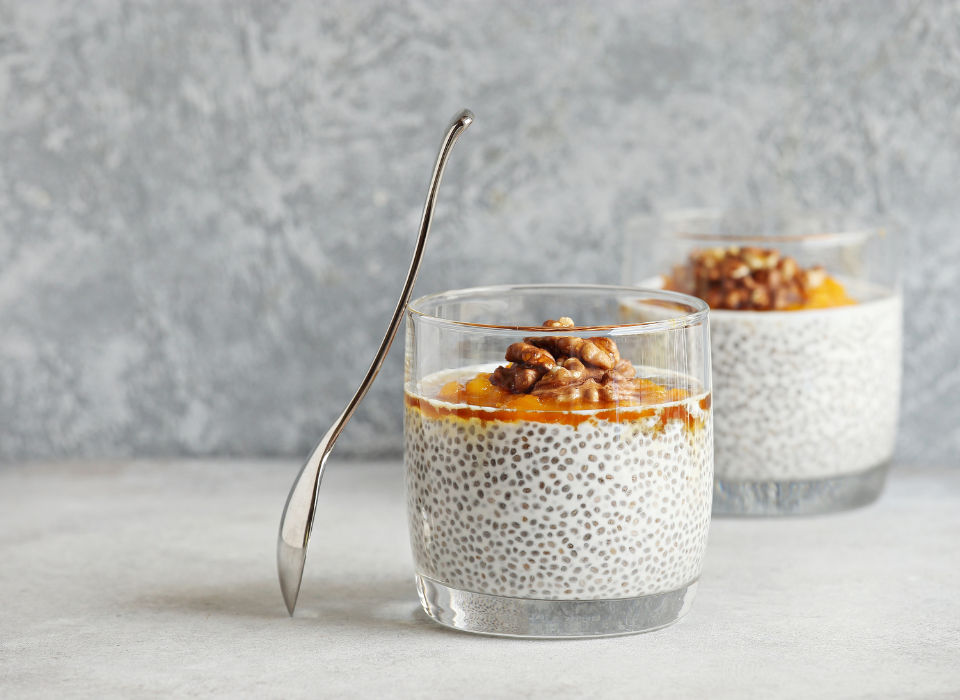 Pudding hạt chia và hoa quả