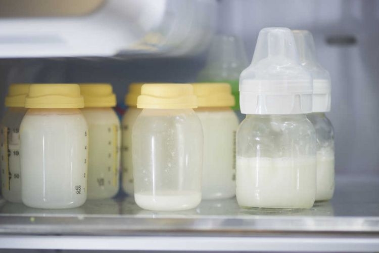 Cách bảo quản sữa mẹ trong tủ lạnh