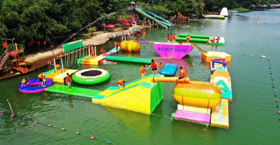 Khu du lịch Bò Cạp Vàng thu hút du khách với nhiều trò chơi