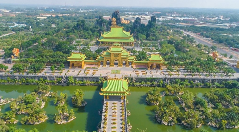 Khu du lịch Đại Nam với nhiều trò chơi cảm giác mạnh