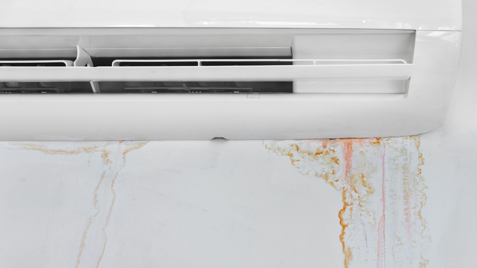 Máy lạnh bị rò nước