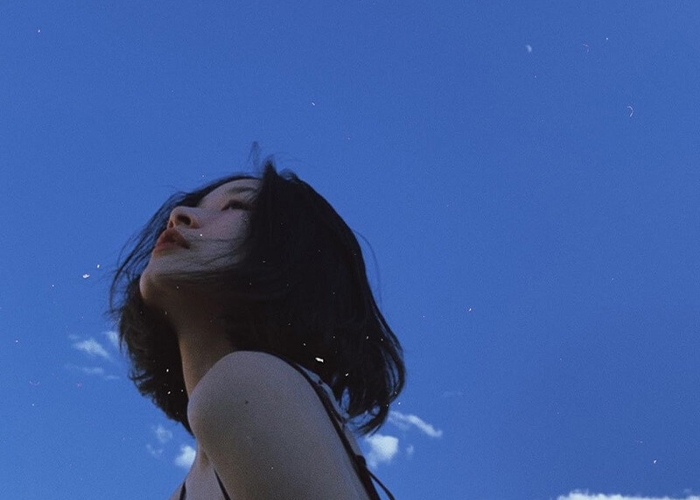 Chụp hình tạo dáng quay lưng