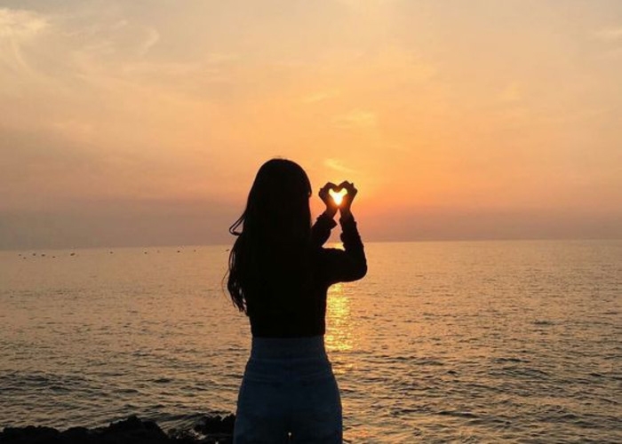 Chụp hình ngoài trời che mặt