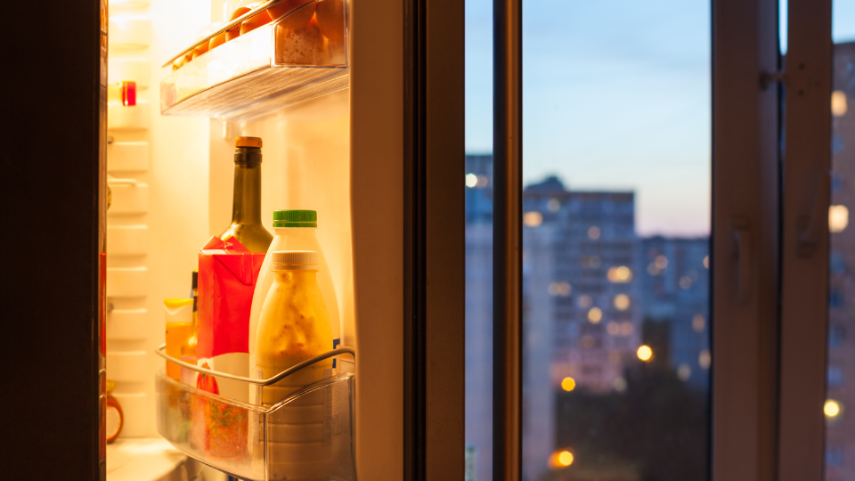 Cửa tủ được đóng lại chưa đúng cách