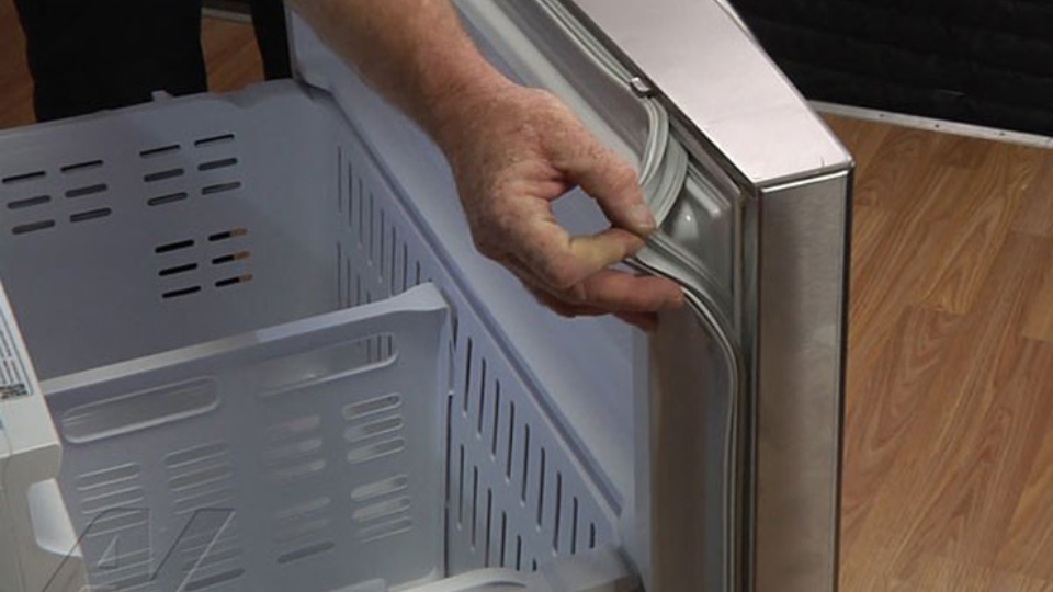 Kiểm tra cửa tủ lạnh