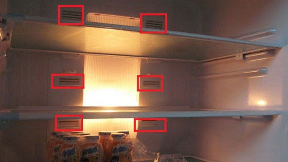 Có vật cản trước quạt tủ lạnh