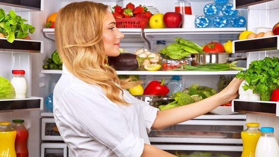 Sắp xếp ngăn nắp thực phẩm trong tủ lạnh