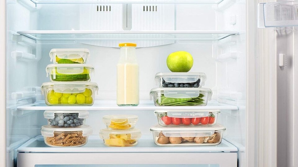 Dùng chén đĩa bằng thủy tinh hoặc sứ