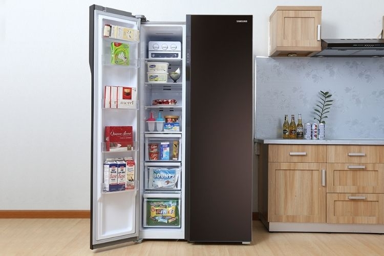 Tủ lạnh Side by Side có hai cánh cửa và kích thước lớn