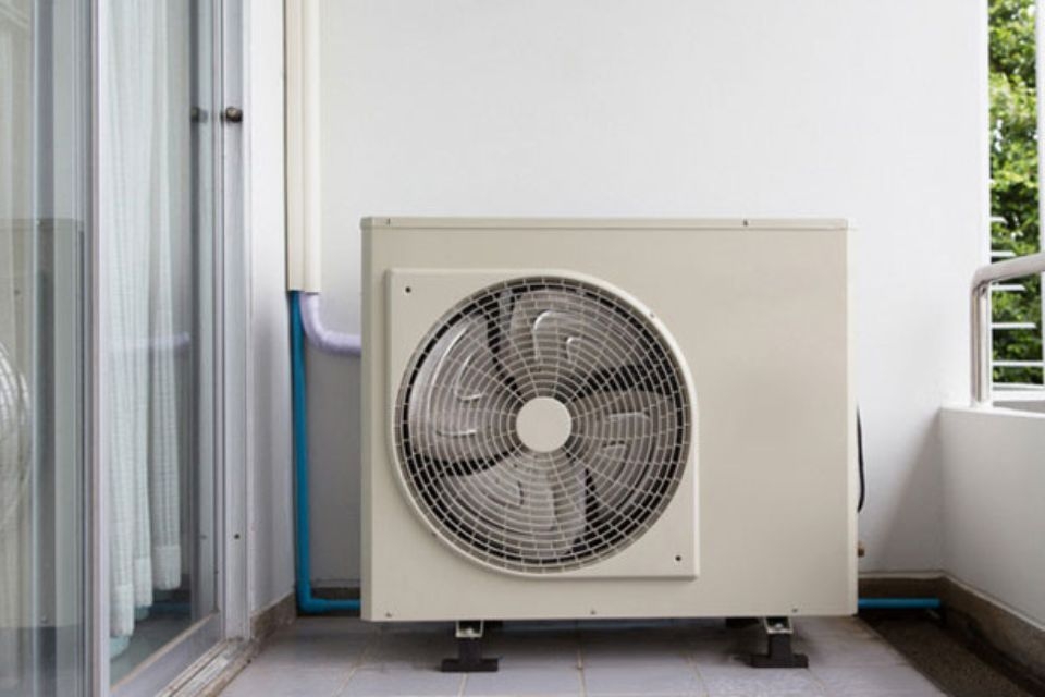 Điều hòa bị cháy 3