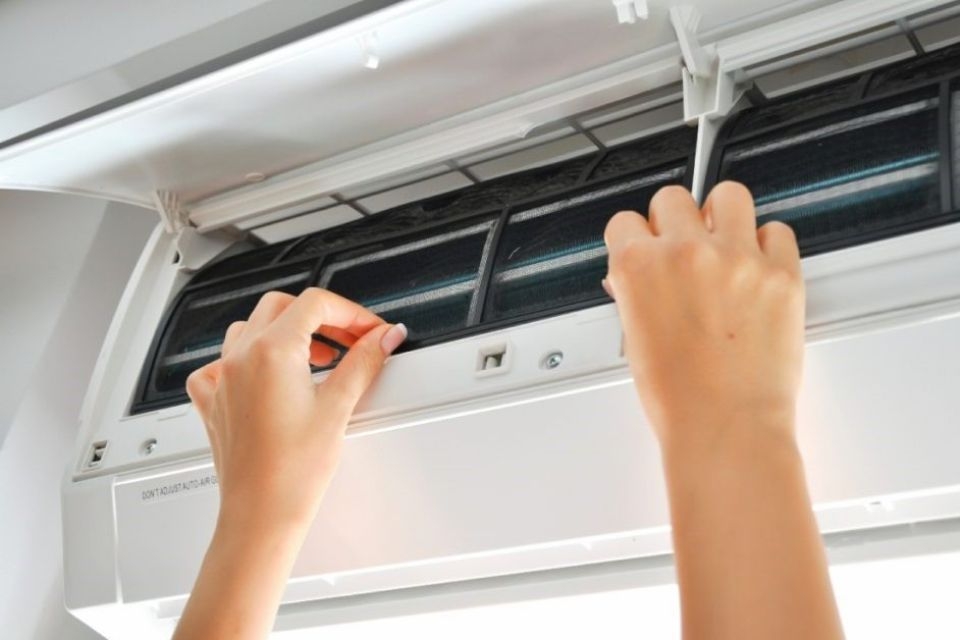 Điều hòa bị cháy 4