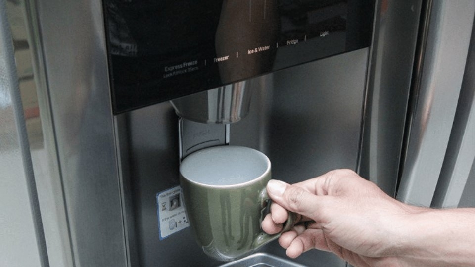 Bình chứa nước với bộ lọc