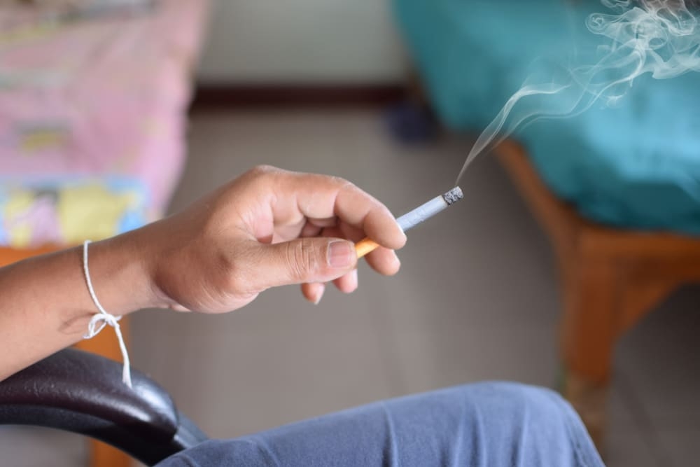 cách khử mùi thuốc lá trong phòng máy lạnh 1