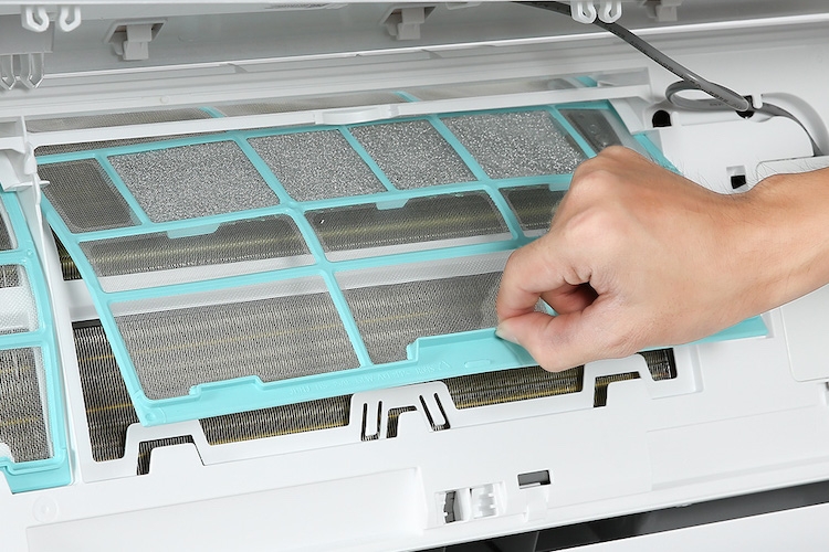 Bật điều hòa Nagakawa không cần điều khiển bằng nút nguồn trên máy lạnh