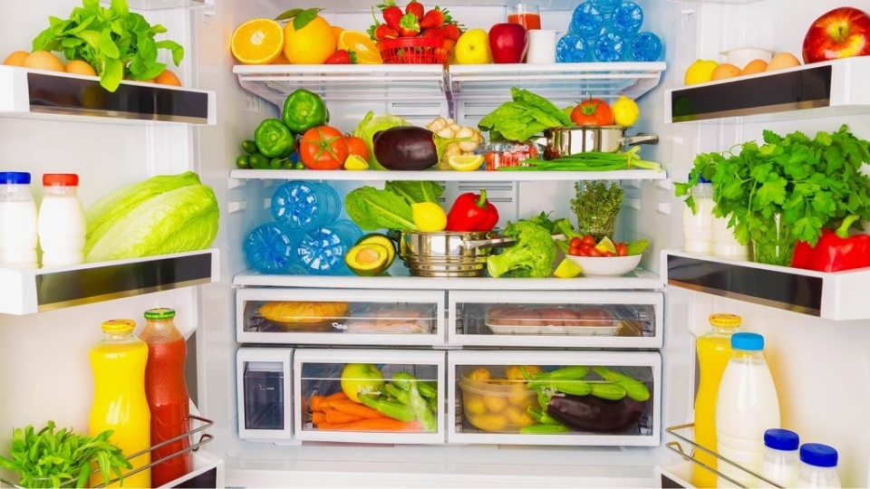 Lưu trữ một lượng vừa phải thức ăn trong tủ lạnh
