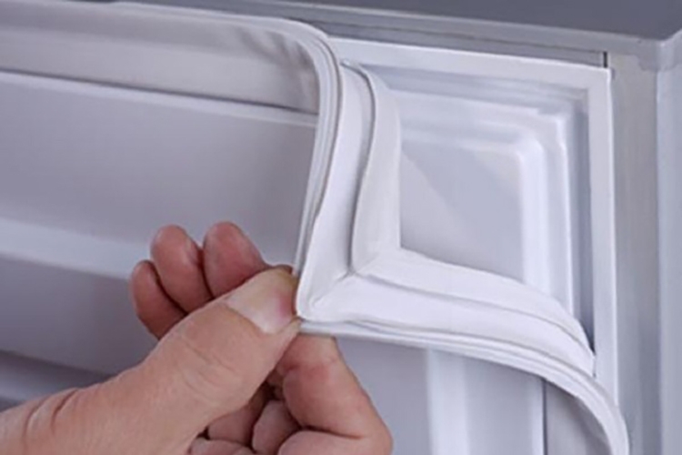 Gioang tủ lạnh bị hở (hình 1)