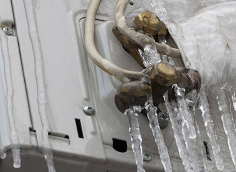 Nguyên nhân dẫn đến ống đồng máy lạnh bị đóng tuyết