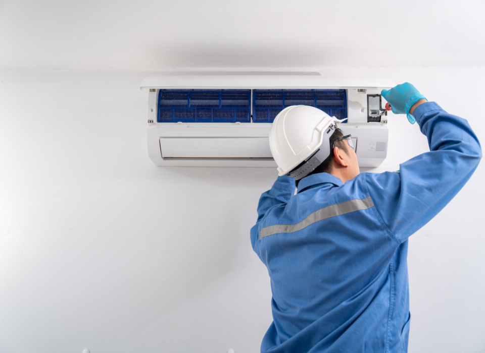 Khi chuẩn bị lắp đặt điều hòa, bạn nên nhờ sự tư vấn chuyên môn từ kỹ thuật viên