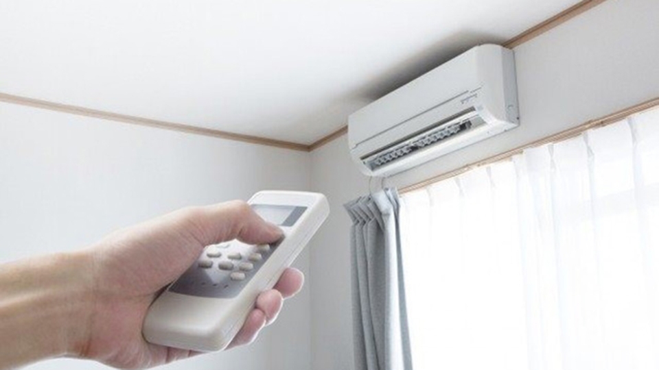 Máy lạnh bị bám tuyết do bật nhiệt độ sưởi quá cao