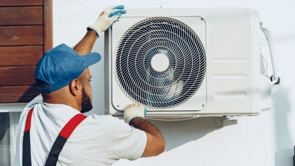 Cần lưu ý khi sử chữa điều hoà máy lạnh bị đóng tuyết