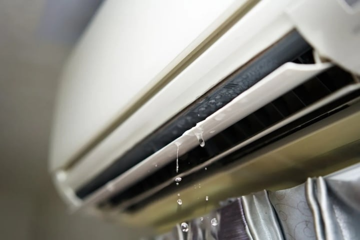 Máy lạnh chảy nước có tốn điện không