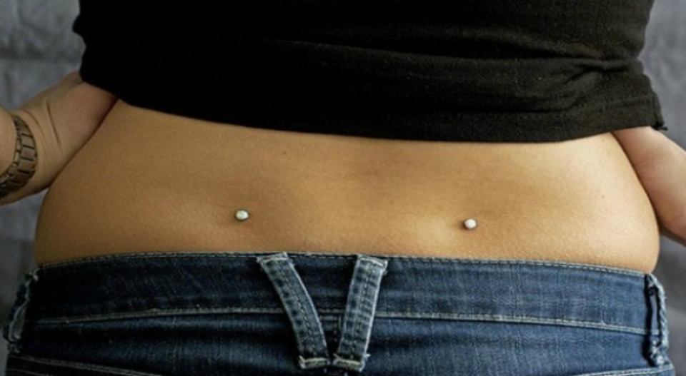 Có thể sử dụng quần cạp trễ kết hợp cùng áo croptop