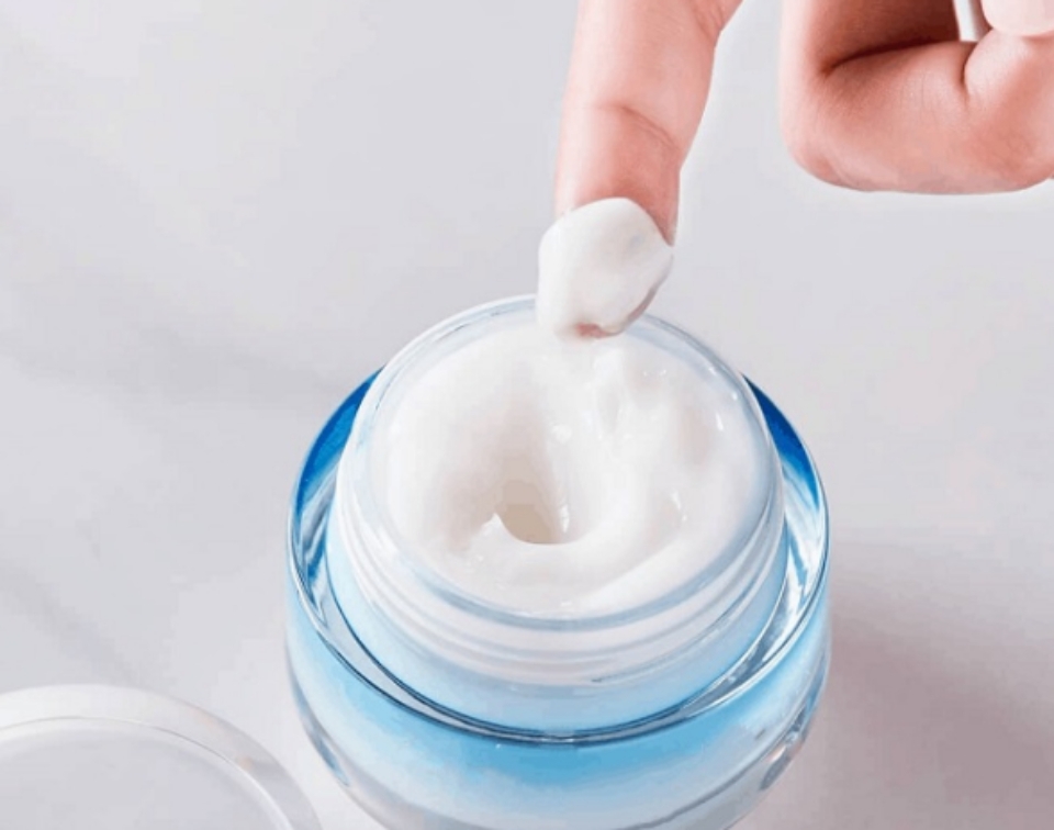 Sử dụng kem dưỡng ẩm để hõm Venus luôn đẹp