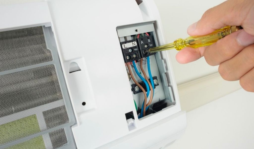 Nguyên nhân máy lạnh Aqua báo lỗi F1 và cách khắc phục hiệu quả tuỳ theo loại máy 4