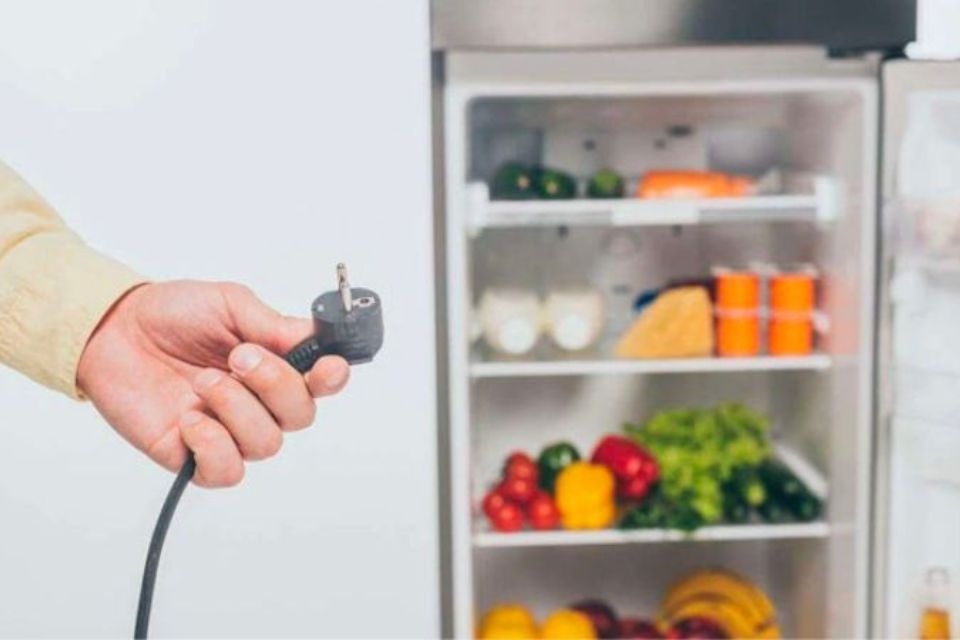 Khay nước phía sau tủ lạnh có tác dụng gì 4