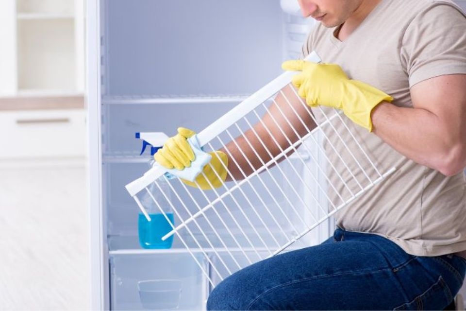 Khay nước phía sau tủ lạnh có tác dụng gì 6