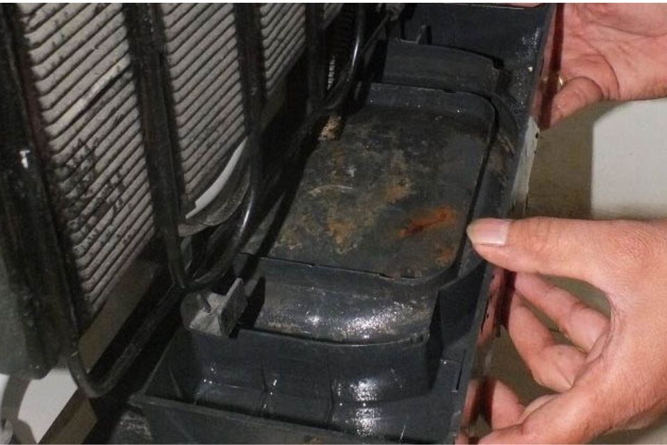 Khay nước phía sau tủ lạnh có tác dụng gì 8